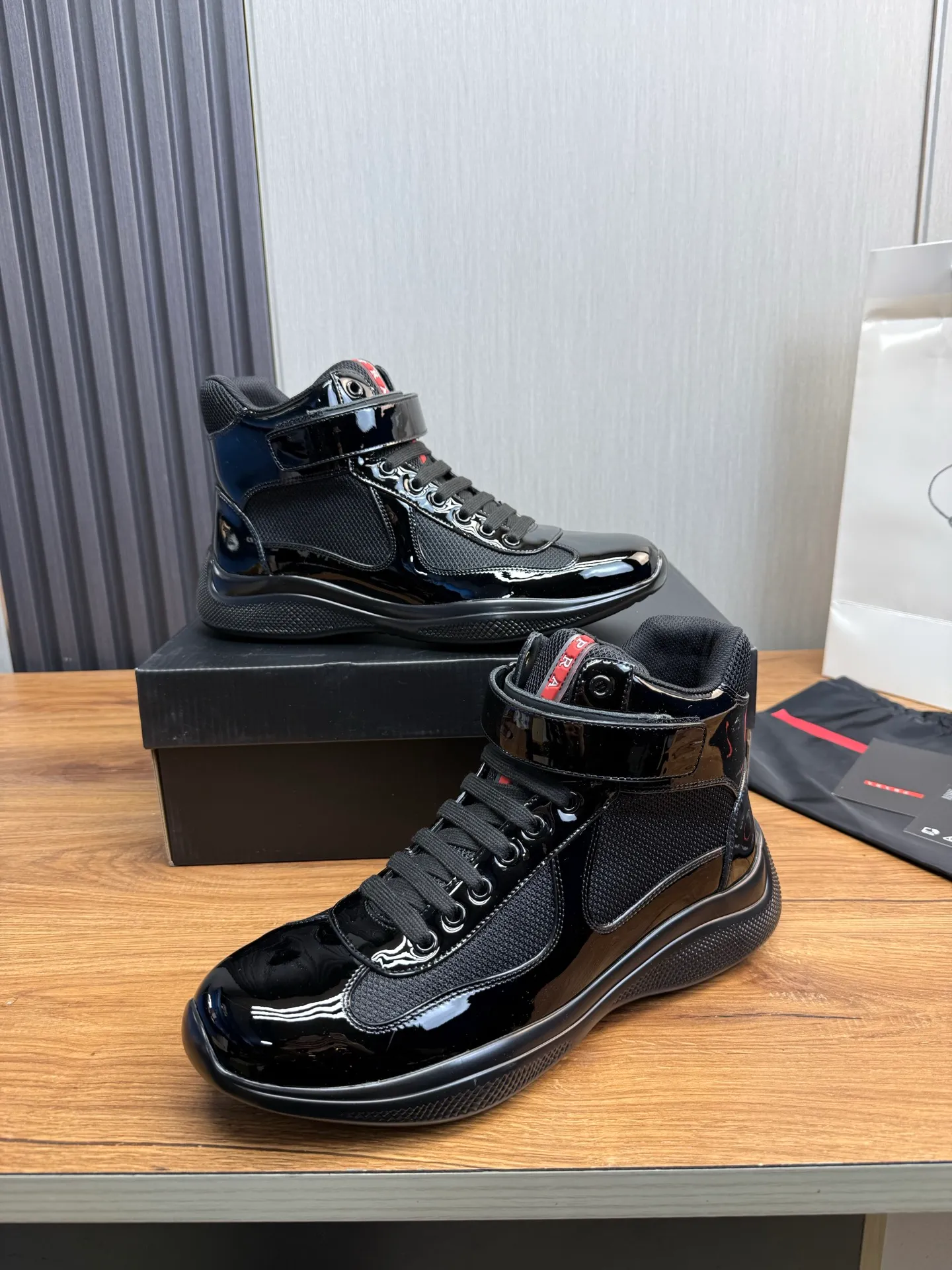 Men's shoes 700💰 [PRADA] Hot selling items🔥Must be recommended every day~~ Official website synchronized, 1:1 high quality shipments✔️ Imported cowhide fabric.+ cowhide lining, original bottom, high-end airplane box packaging🎁 38-45 (38.45 custom-made, non-refundable)